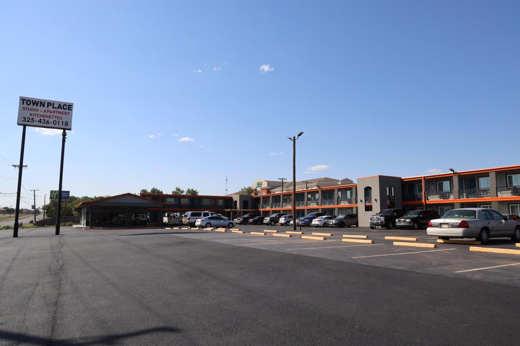 Town Place Studio Apartment Snyder Exterior foto